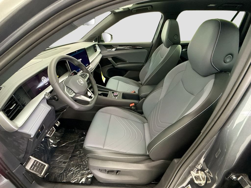 New 2026 Platinum Gray Metallic Volkswagen 2.0T SE R-Line Black image 17