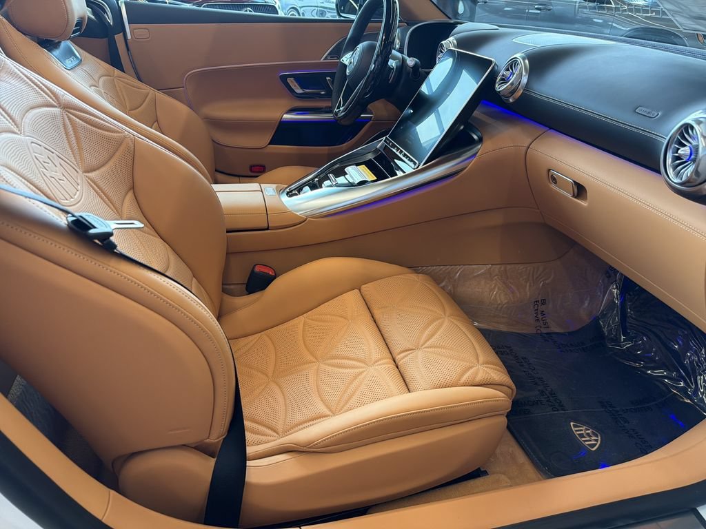 New 2027 MANUFAKTUR moonlight white magno (White Ambiance) Mercedes-Benz Maybach SL 680 Monogram Series image 64