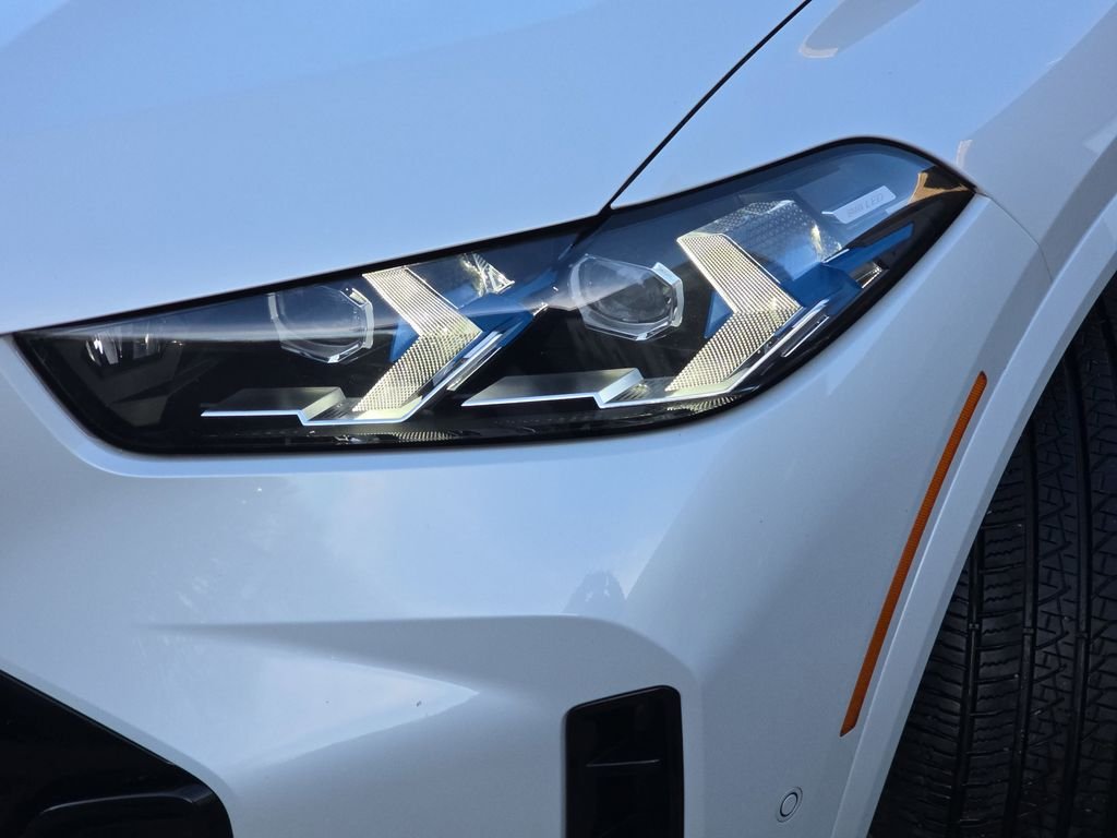 Used 2025 White BMW xDrive40i image 34