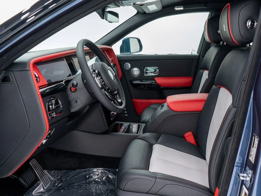 Used 2026 Black Diamond over Iguazu Blue Rolls-Royce  image 15