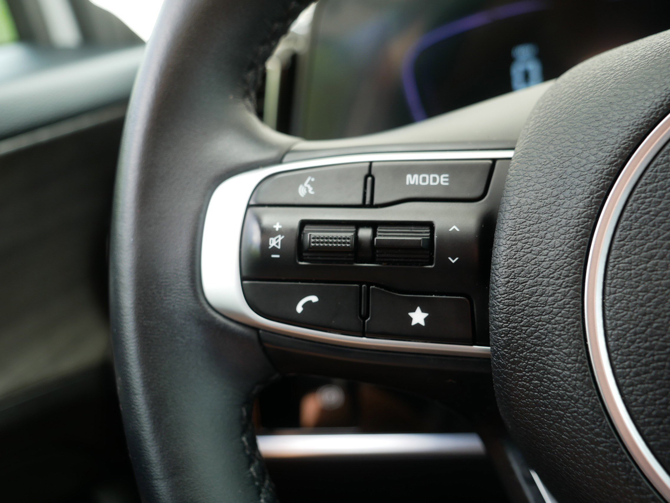 Used 2024 Wolf Gray Kia X-Line image 28