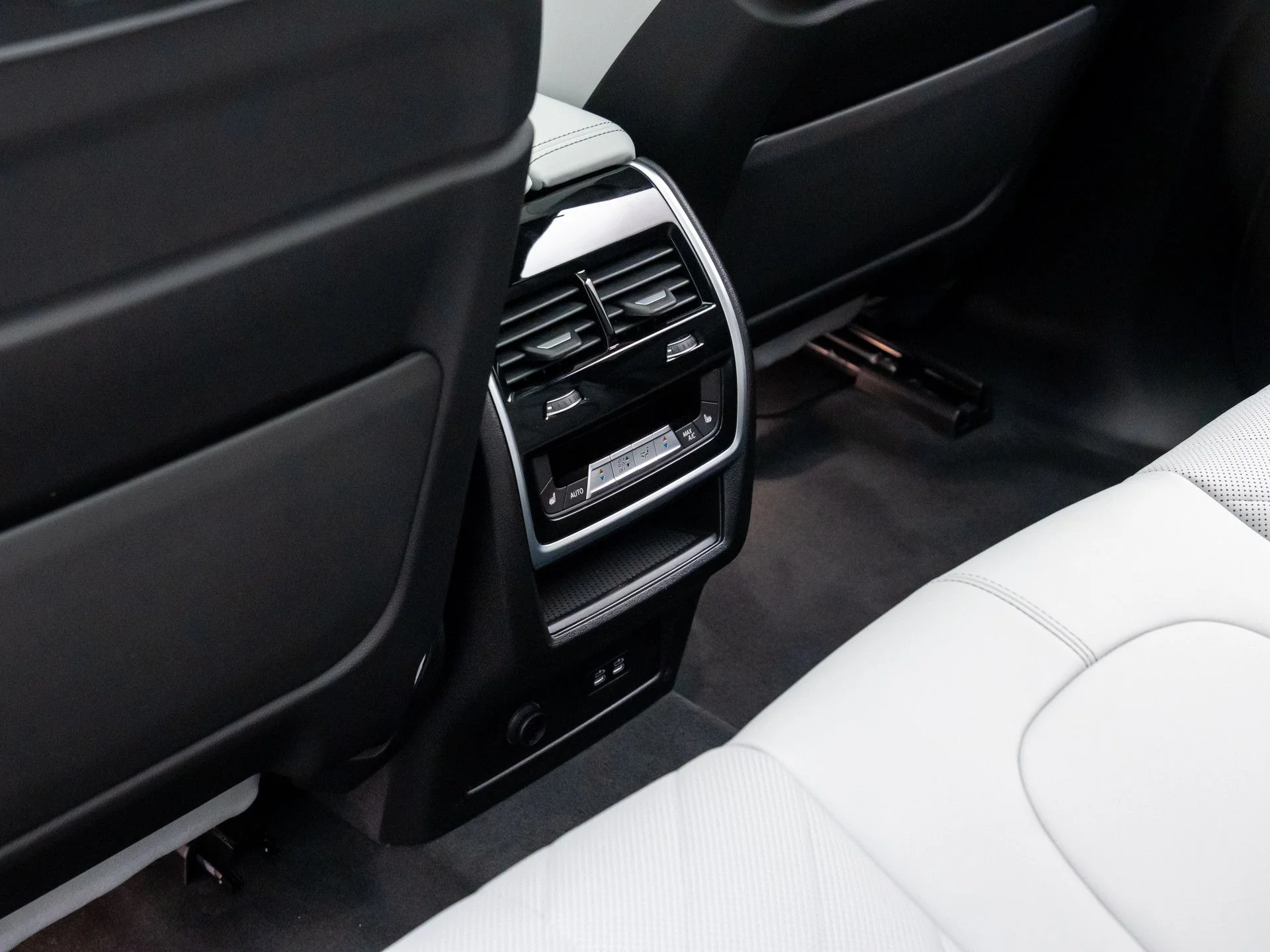 New 2026 Black BMW xDrive40i image 19