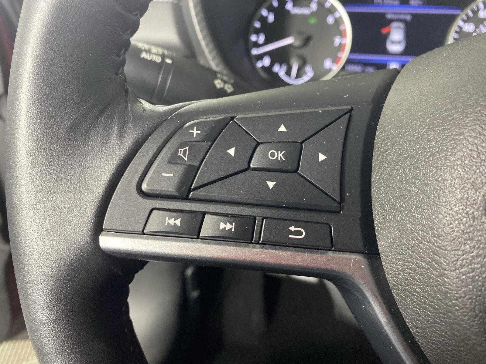 Used 2020 Scarlet Ember Tintcoat Nissan SV image 14