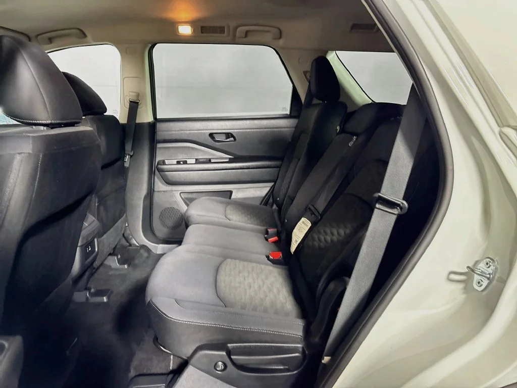 Used 2024 White Nissan S image 19