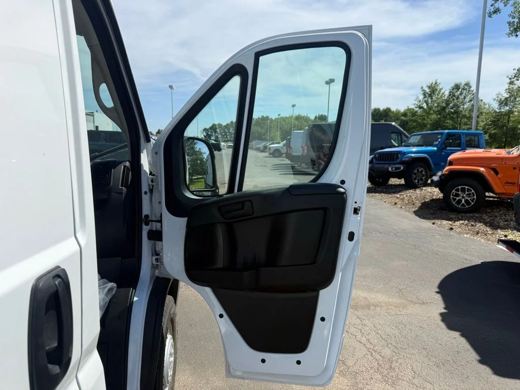 New 2026 Bright White Clear-Coat Exterior Paint RAM Low Roof image 45