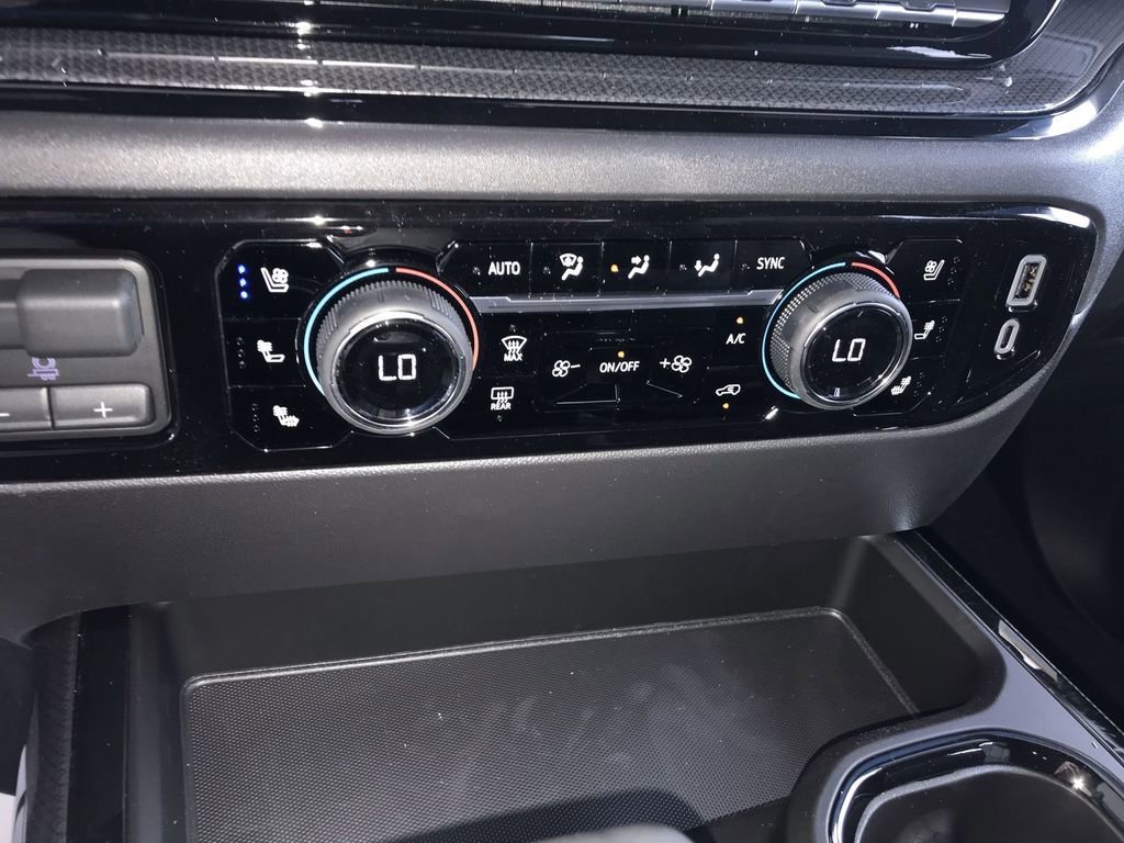 2026 Chevrolet Silverado 1500 ZR2 - Photo 18
