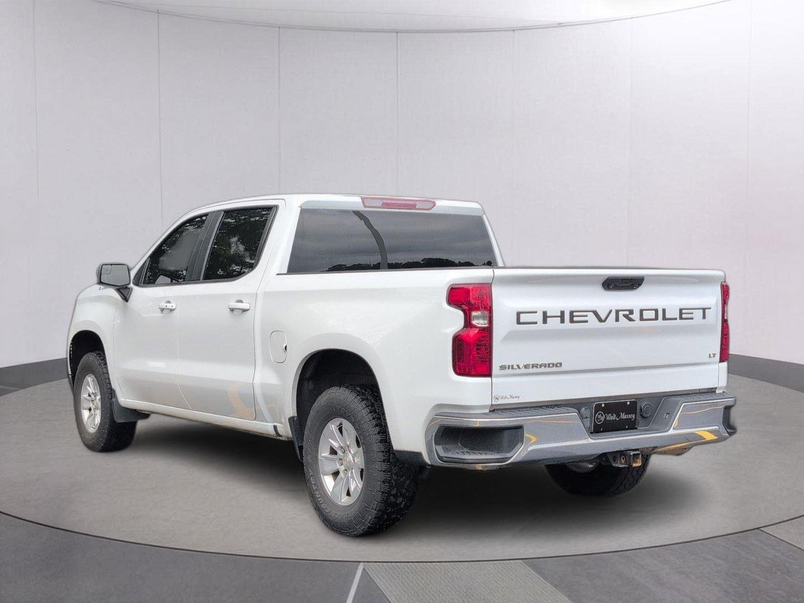 Used 2022 Summit White Chevrolet LT image 3