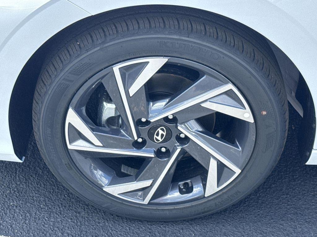 2025 Hyundai Elantra SEL - Photo 11