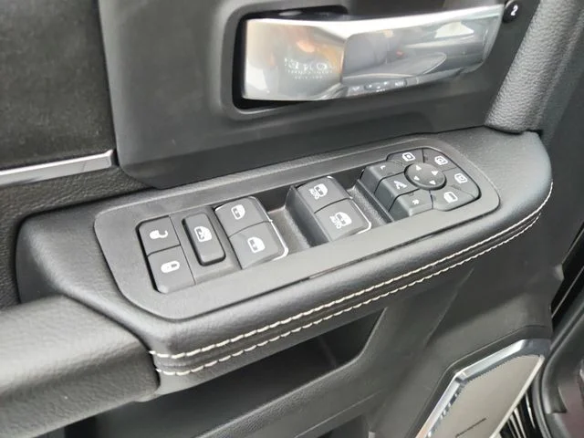 New 2026 Diamond Black Crystal Pearl-Coat Exterior Paint RAM Laramie image 40