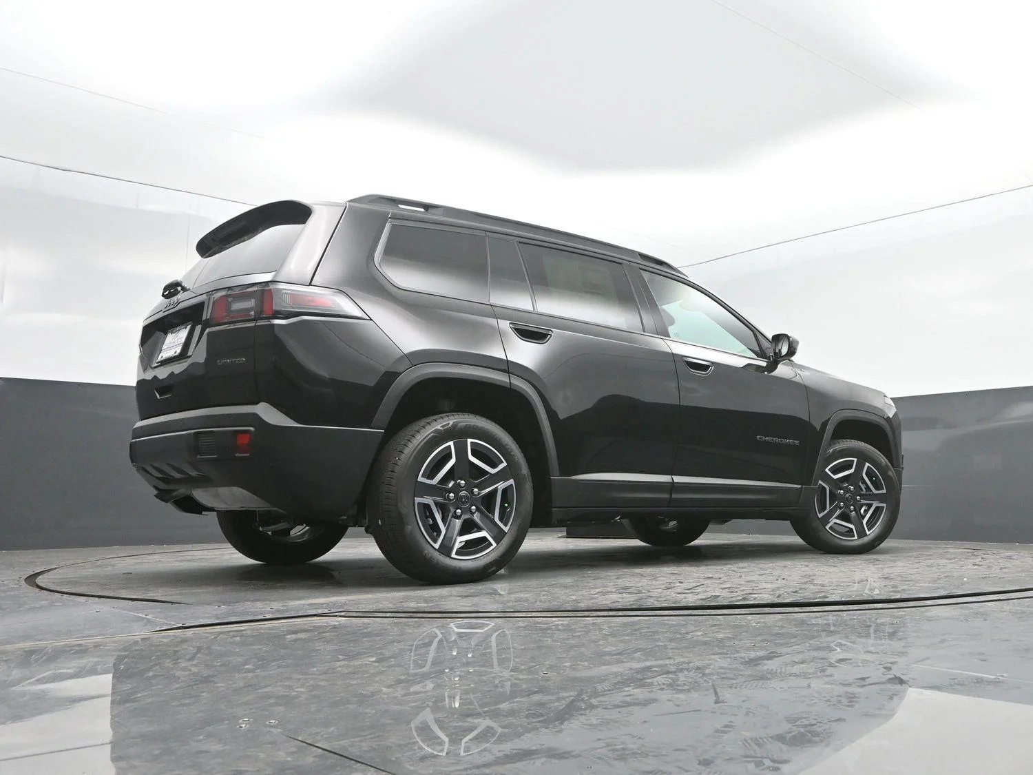New 2026 Diamond Black Crystal Pearl-Coat Exterior Paint Jeep Limited image 35