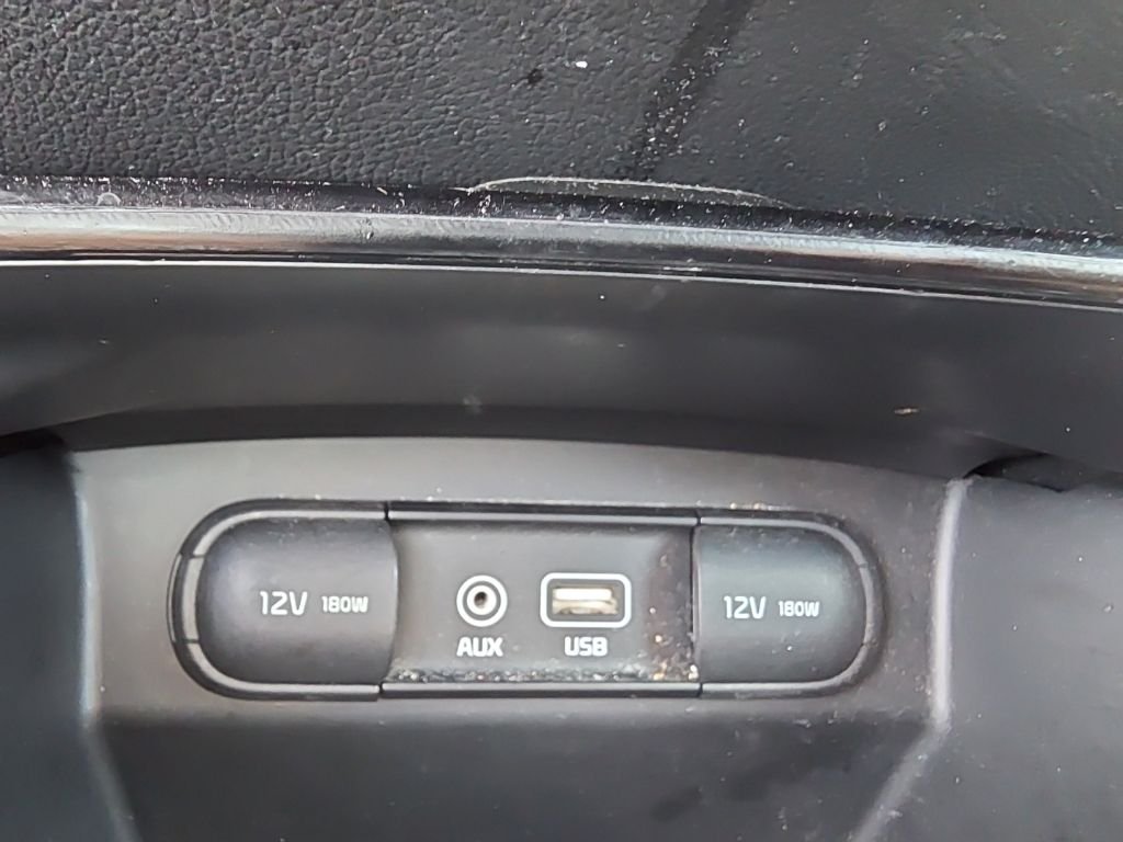 Used 2016 Silver Kia SX image 19