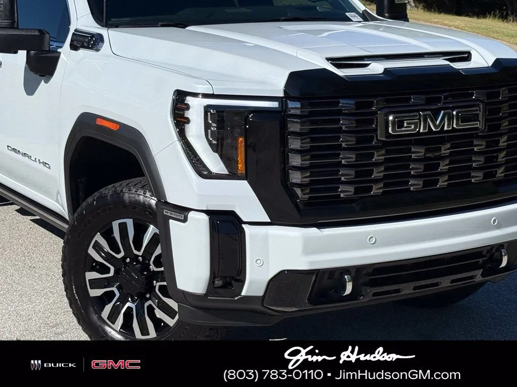 Used 2026 Glacier White Tricoat GMC Denali Ultimate image 7
