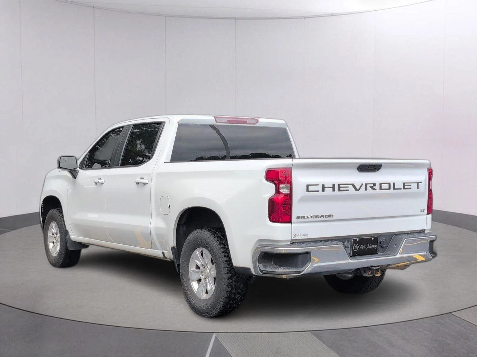 Used 2022 Summit White Chevrolet LT image 3