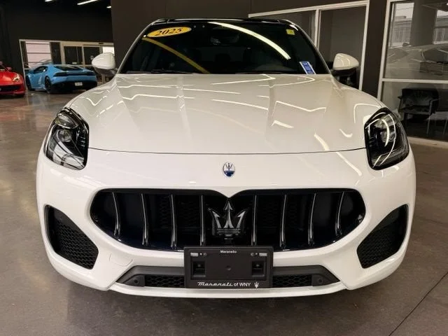 Used 2025 White Maserati Base image 2