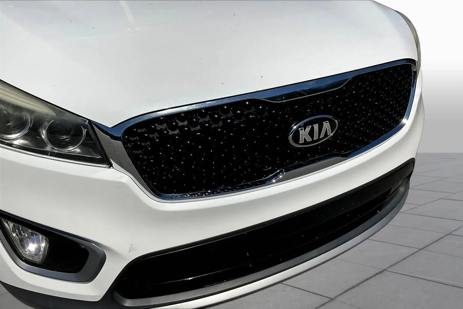 Used 2017 Snow White Pearl Kia EX image 29