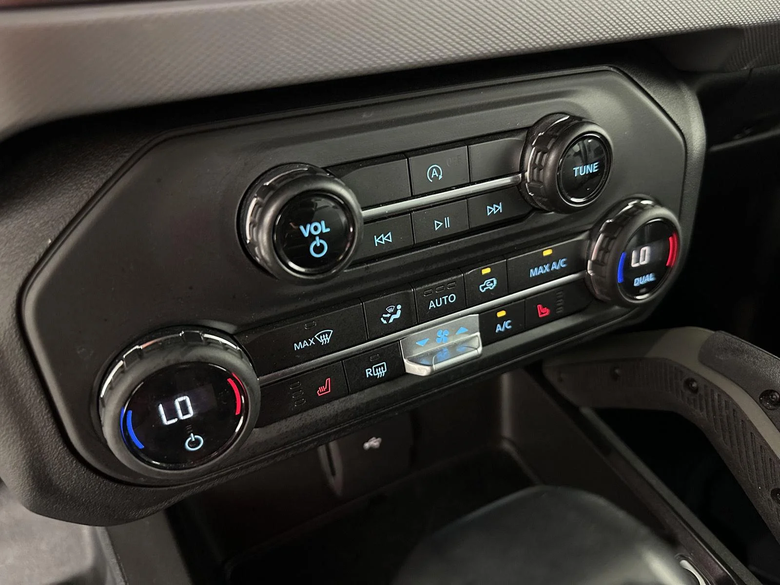 Used 2023 Cactus Gray Ford Everglades Advanced image 20