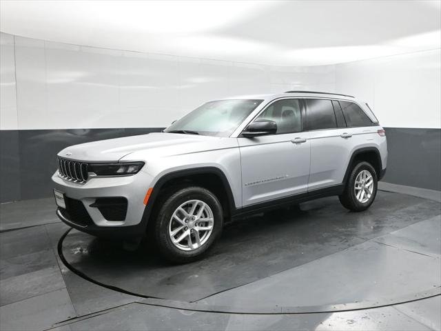 New 2026 Silver Zynith Exterior Paint Jeep Laredo image 34
