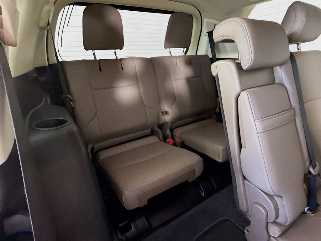 Used 2020 White Lexus 460 image 28