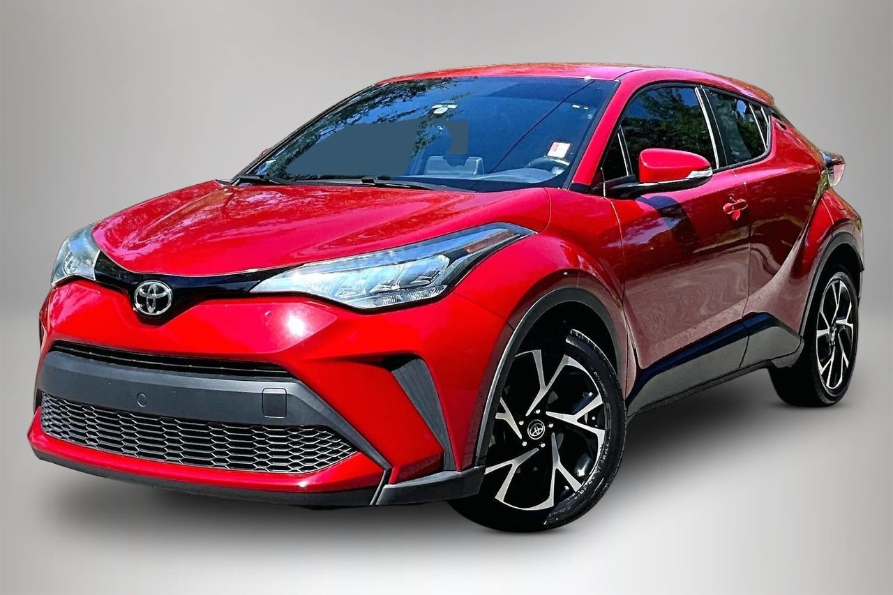 2021 Toyota C-HR XLE's photo