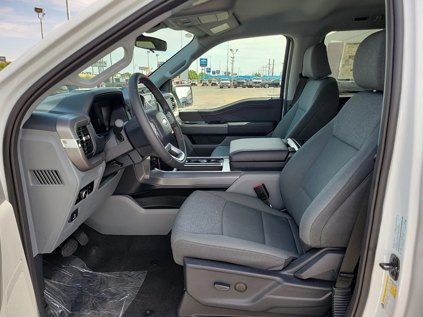 New 2026 Oxford White Ford XLT image 12