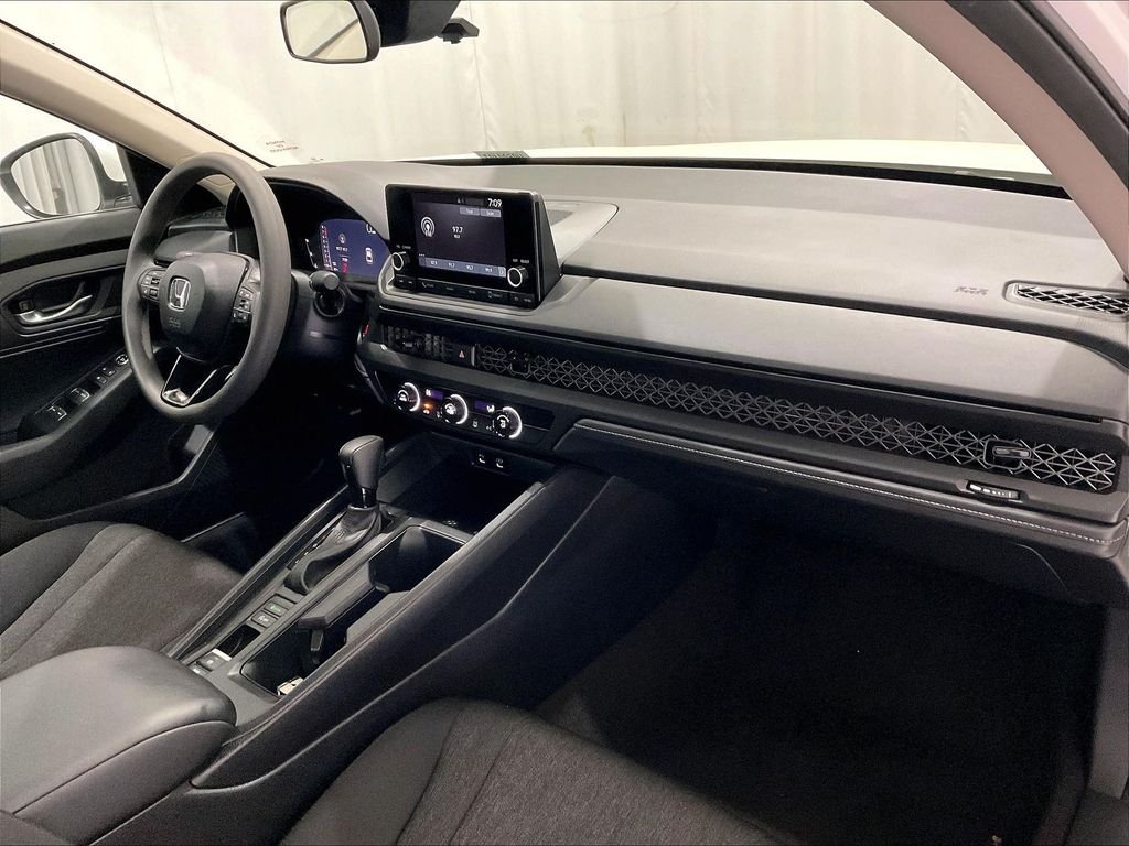 Used 2025 White Honda LX image 14
