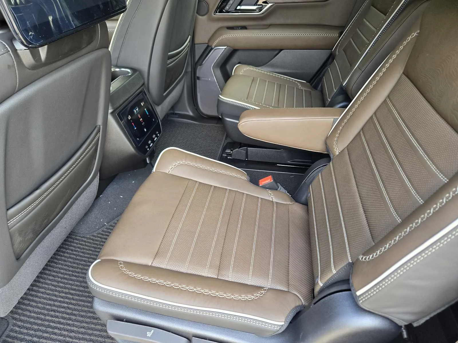 New 2027 Glacier White Tricoat GMC Denali Ultimate image 18