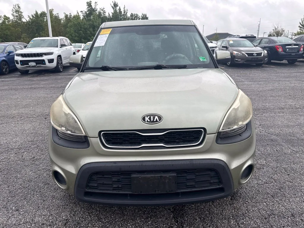 Used 2012 Green Kia Plus image 2