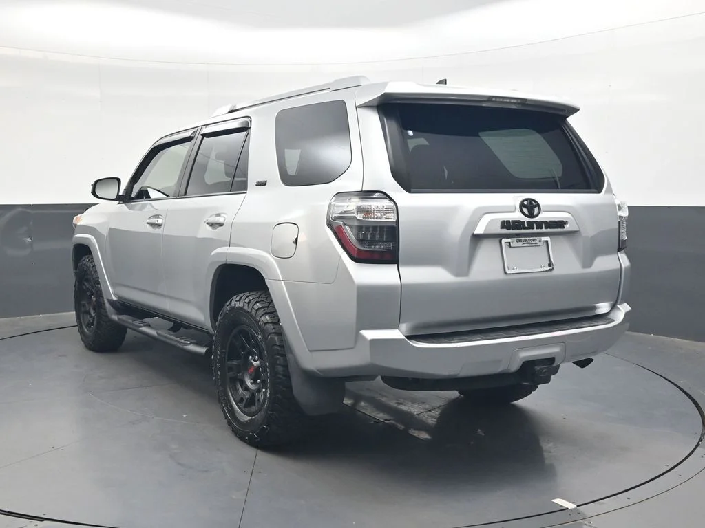 Used 2017 Classic Silver Metallic Toyota SR5 image 6