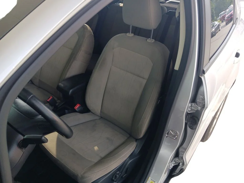 Used 2020 Silver Ford SE image 26