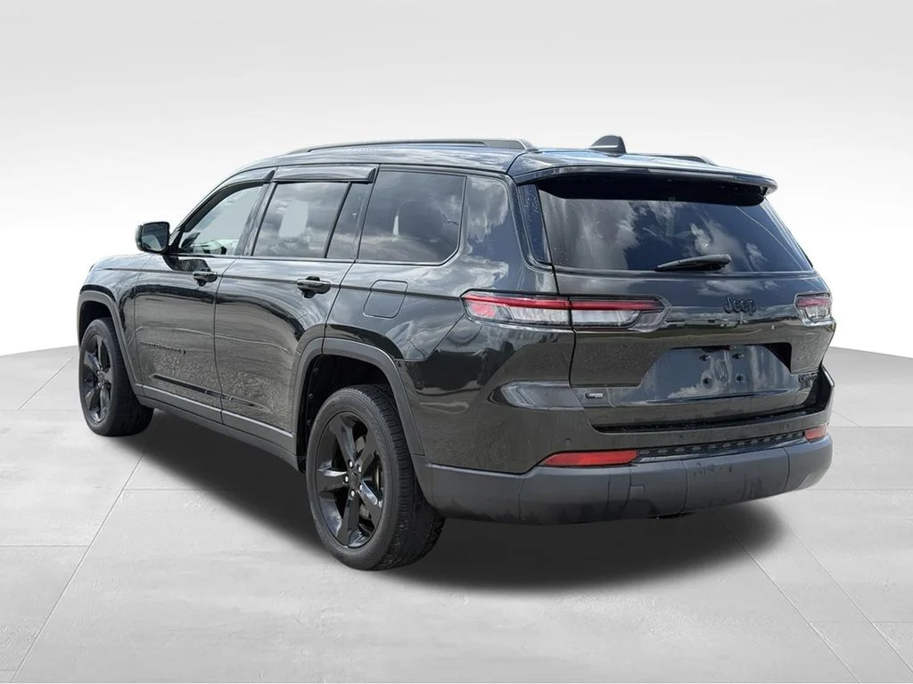 Used 2022 Gray Jeep Limited image 3