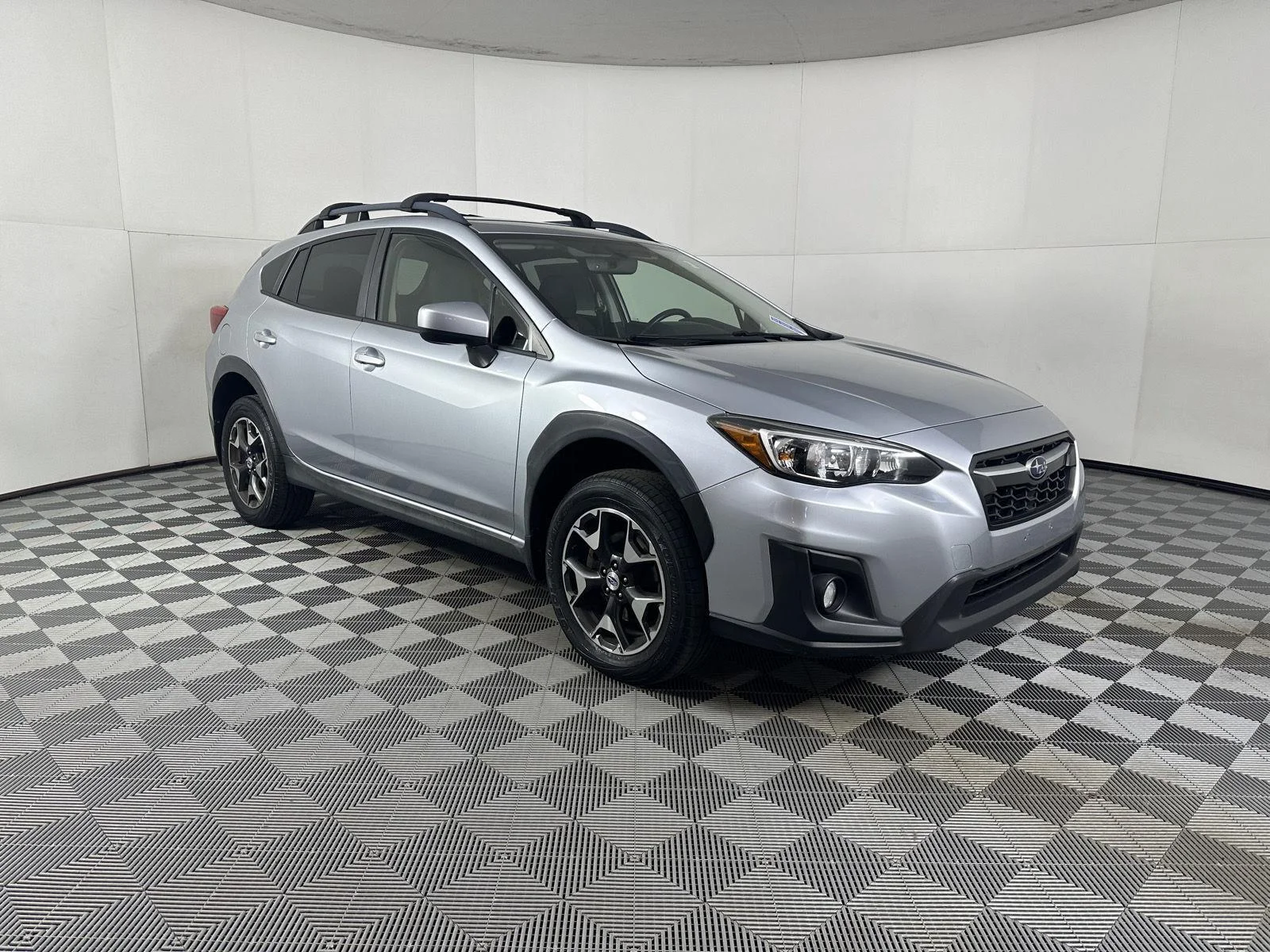 Used 2018 Ice Silver Metallic Subaru Premium image 13
