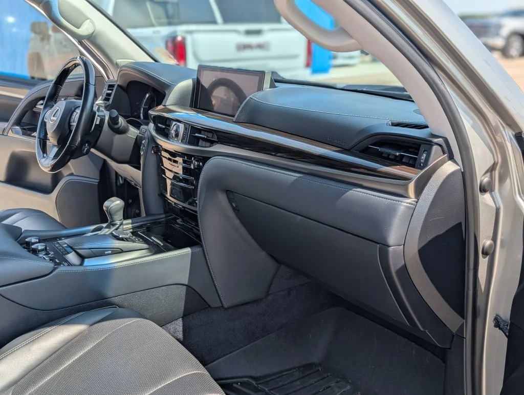 Used 2018 Silver Lexus 570 image 43