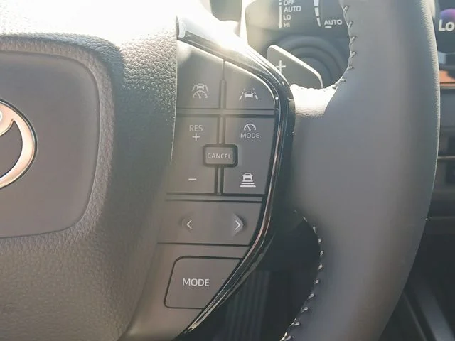 New 2026 Wind Chill Pearl with Midnight Black Metallic roof Toyota Limited image 12