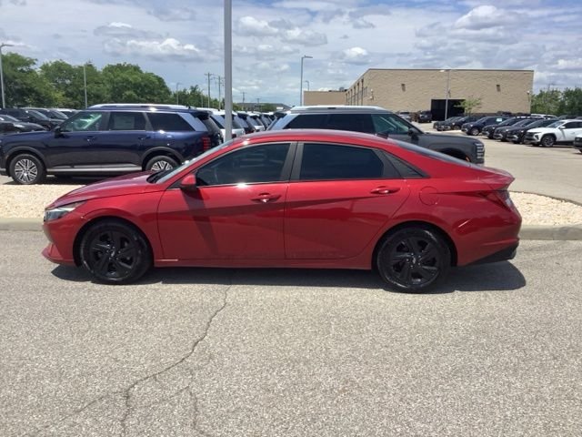 Used 2023 Scarlet Red Hyundai Blue image 2