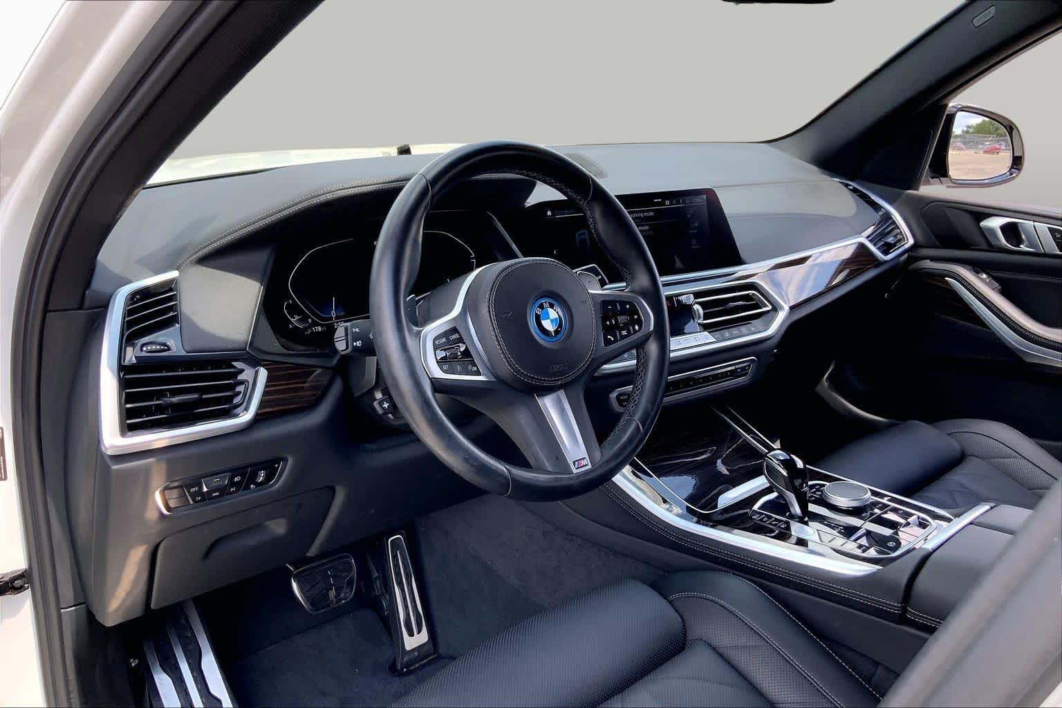 Used 2023 Alpine White BMW xDrive45e image 17