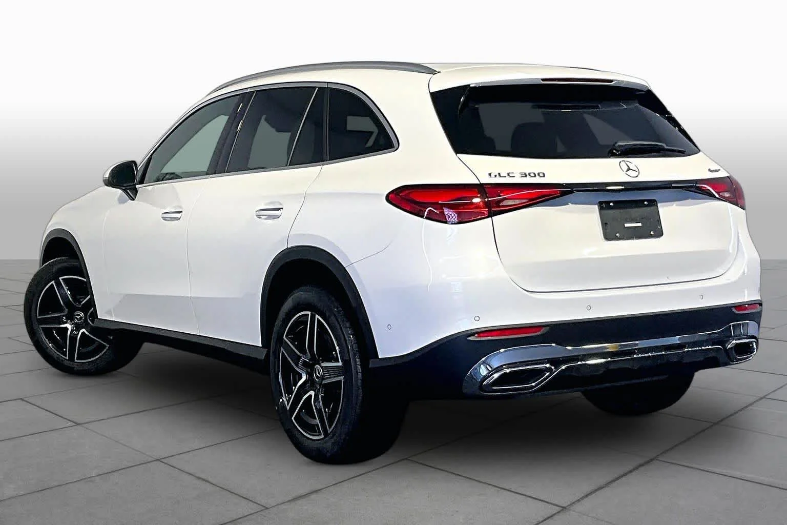 New 2026 MANUFAKTUR Moonlight White Metallic Mercedes-Benz GLC 300 image 3