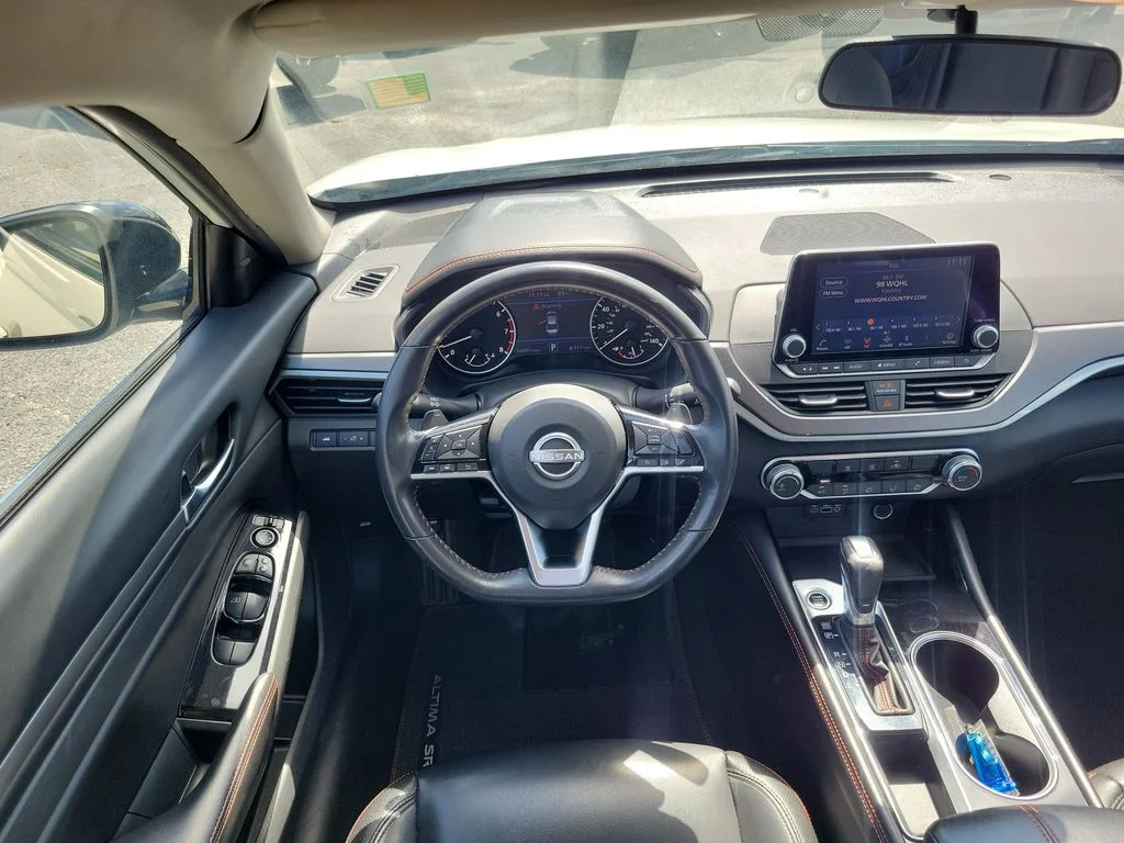 Used 2024 White Nissan 2.5 SR image 12