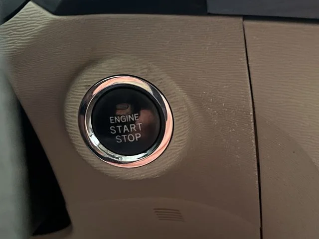 Used 2014 White Toyota XLE image 18