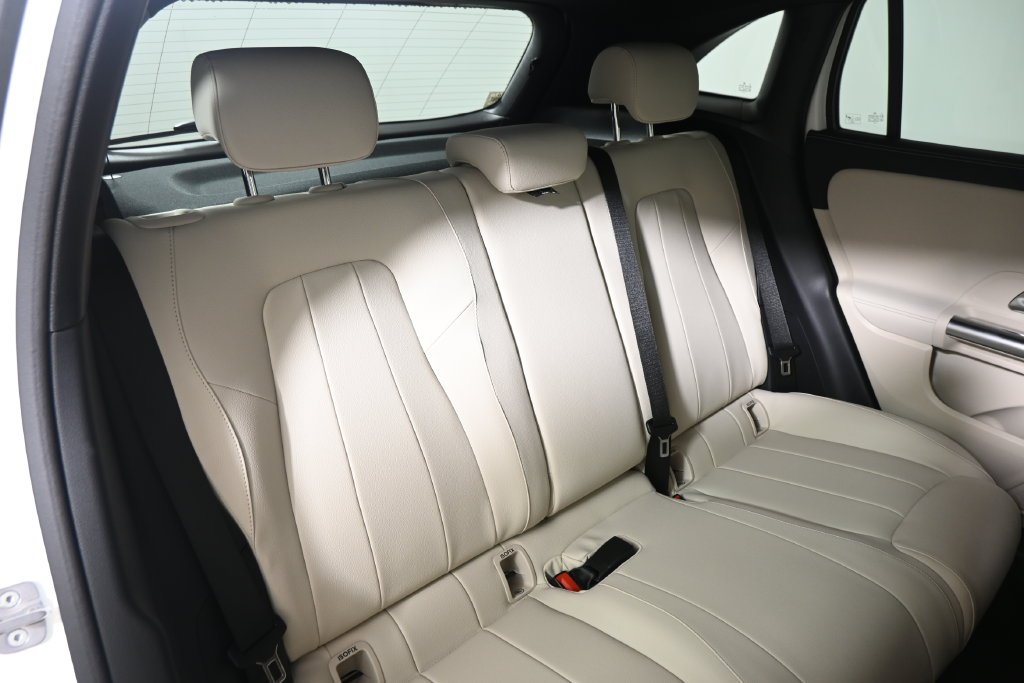 Used 2026 Polar White Mercedes-Benz GLA 250 image 32