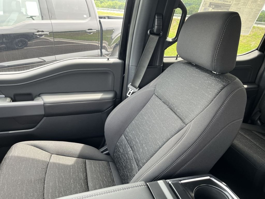 New 2026 Agate Black Metallic Ford XLT image 24