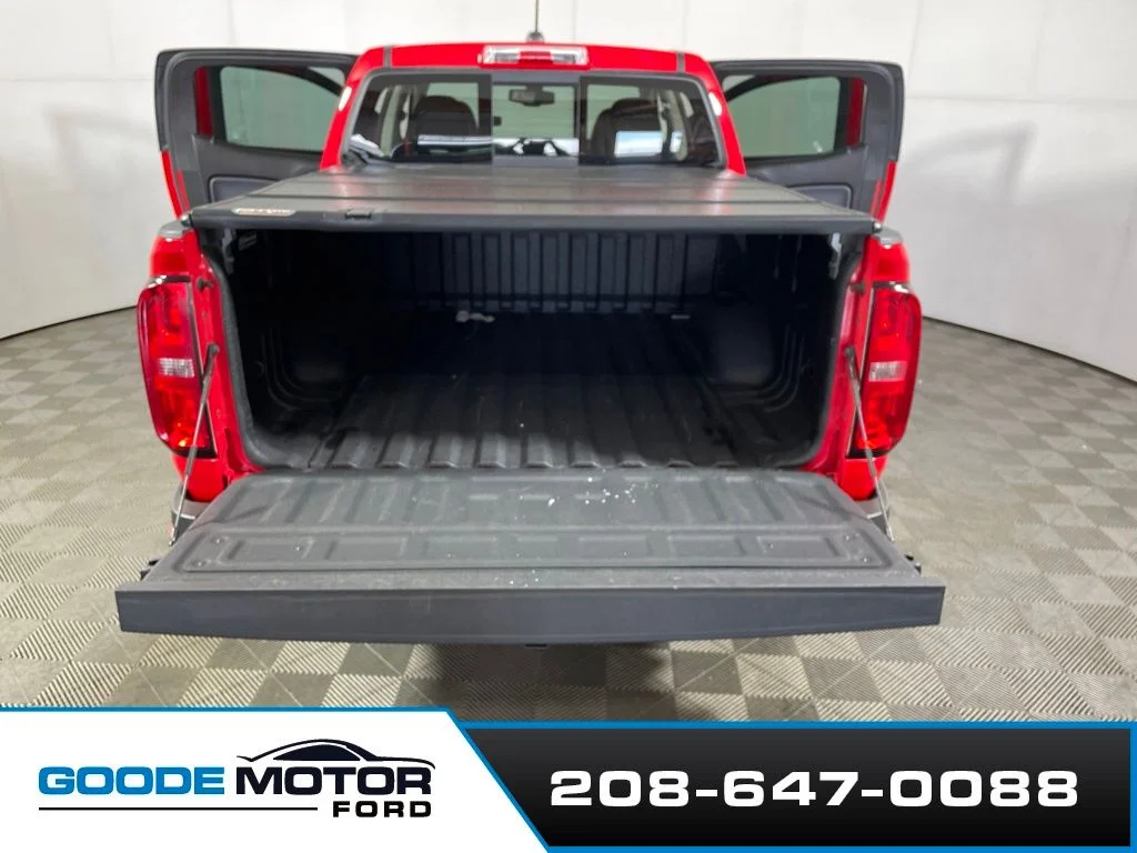 Used 2018 Red Chevrolet Z71 image 22