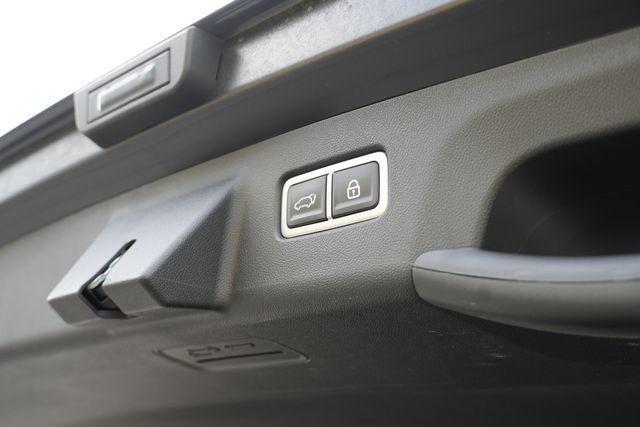 Used 2022 Black Kia EX image 12