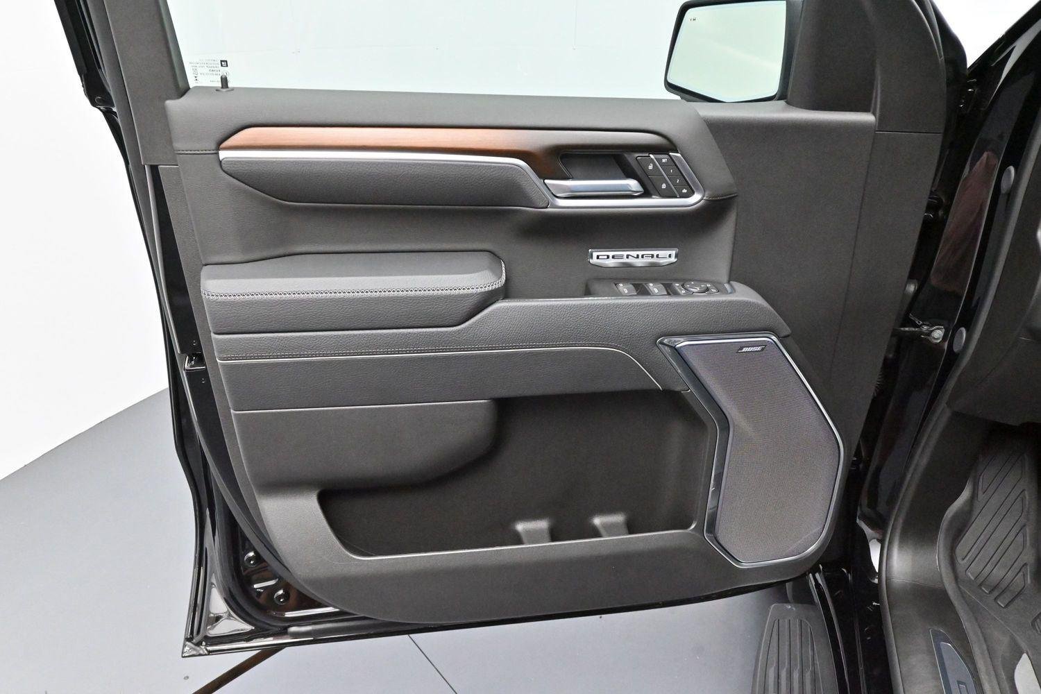 Used 2025 Onyx Black GMC Denali image 10
