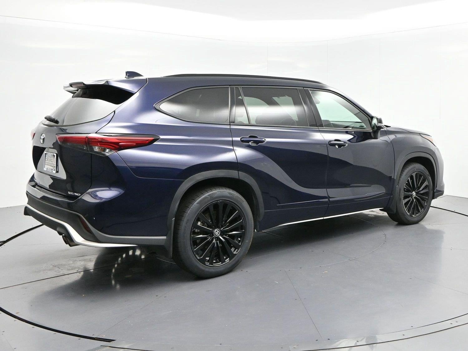 Used 2023 Blue Toyota L image 7