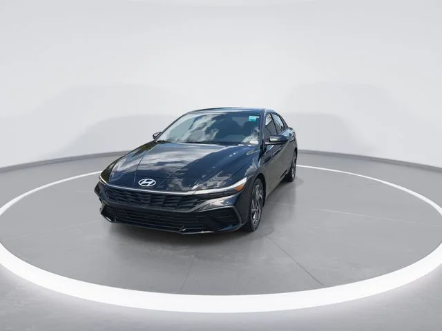 Used 2025 Black Hyundai SEL Sport image 3