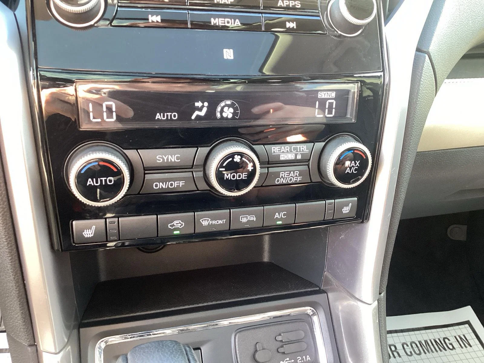 Used 2022 Crystal White Pearl Subaru Limited image 29