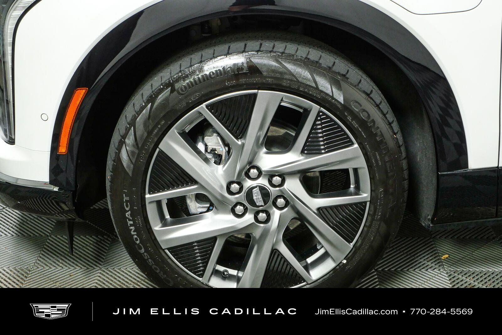 Used 2025 Crystal White Tricoat Cadillac Luxury 1 image 38