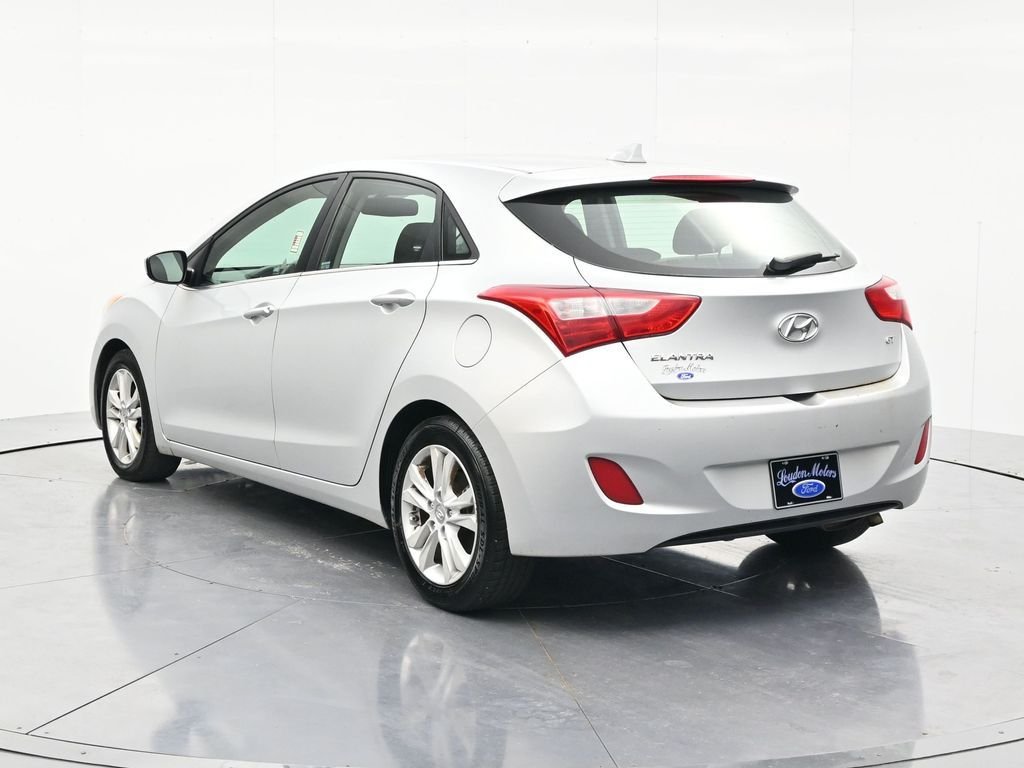 Used 2013 Shimmering Silver Metallic Hyundai Base image 7
