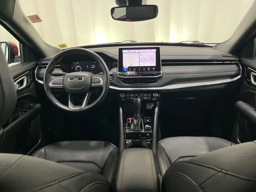 Used 2022 Red Jeep High Altitude image 9