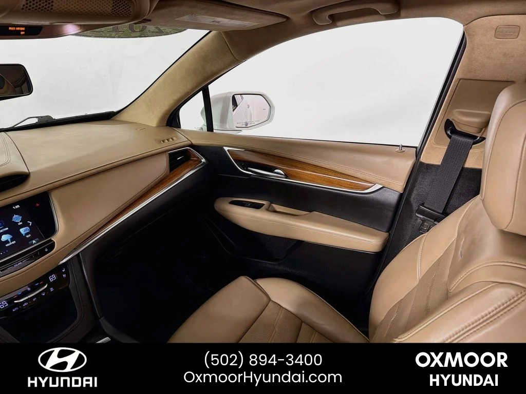 Used 2019 Crystal White Tricoat Cadillac Platinum AWD image 25
